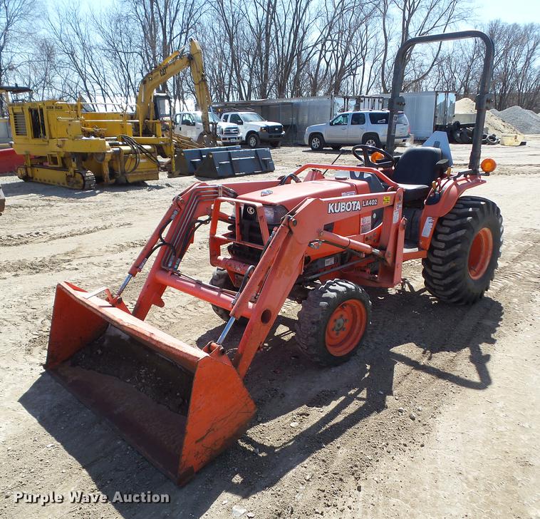 image for item DZ9288 Kubota B2910 MFWD tractor