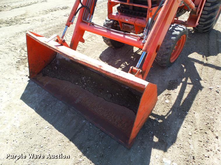 image for item DZ9288 Kubota B2910 MFWD tractor