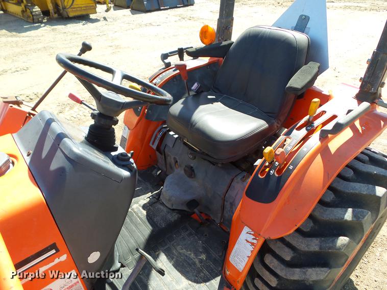 image for item DZ9288 Kubota B2910 MFWD tractor