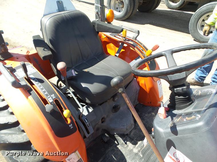 image for item DZ9288 Kubota B2910 MFWD tractor