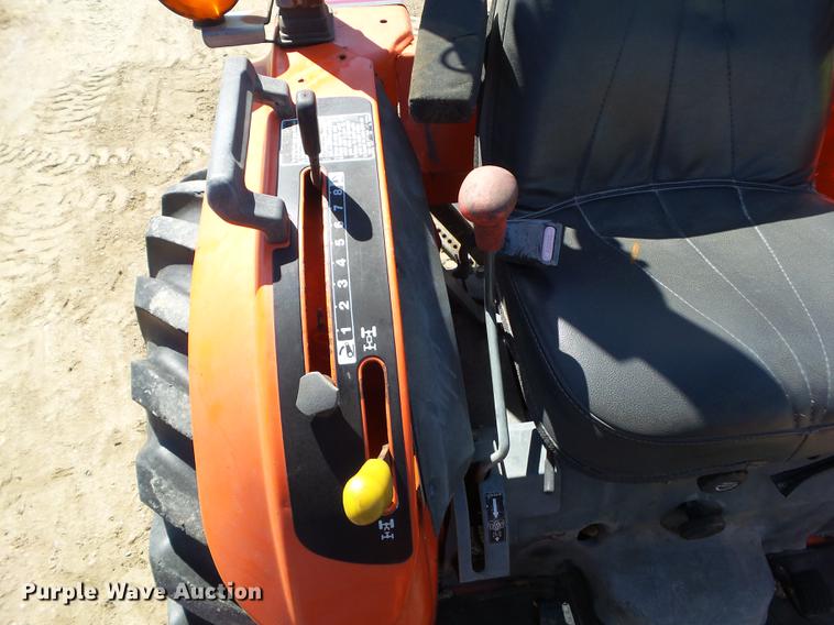 image for item DZ9288 Kubota B2910 MFWD tractor