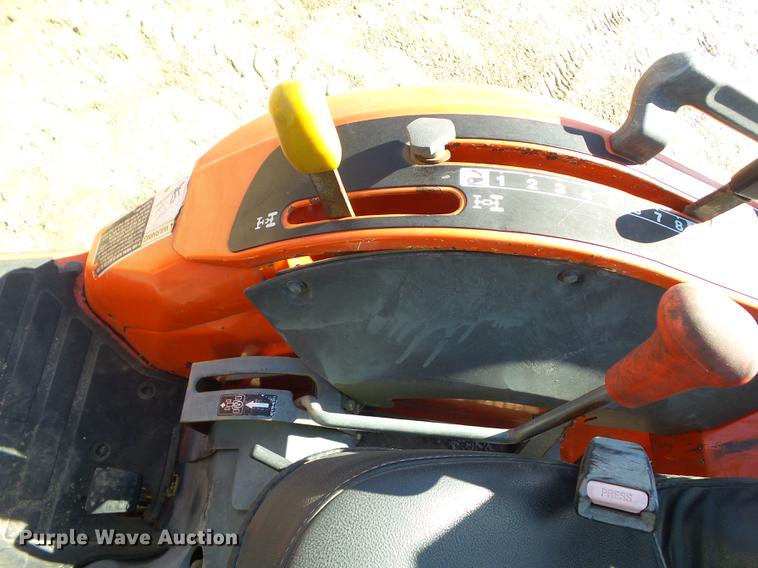 image for item DZ9288 Kubota B2910 MFWD tractor