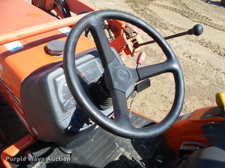 image for item DZ9288 Kubota B2910 MFWD tractor