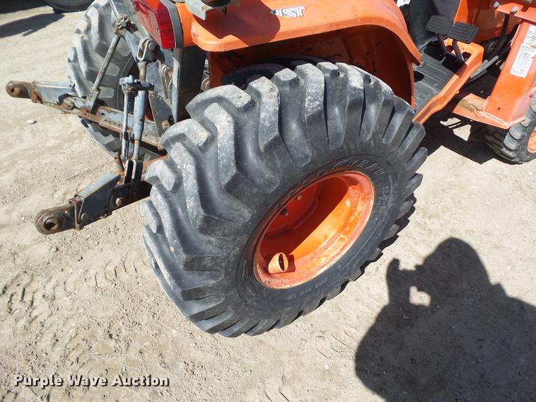 image for item DZ9288 Kubota B2910 MFWD tractor