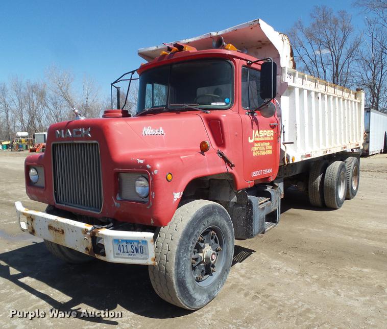 image for item DZ9289 1985 Mack DM600 dump truck