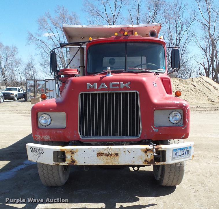 image for item DZ9289 1985 Mack DM600 dump truck
