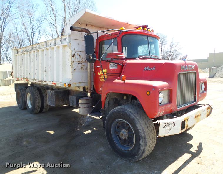 image for item DZ9289 1985 Mack DM600 dump truck