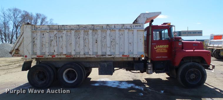 image for item DZ9289 1985 Mack DM600 dump truck