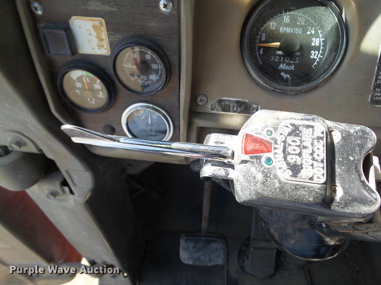 image for item DZ9289 1985 Mack DM600 dump truck