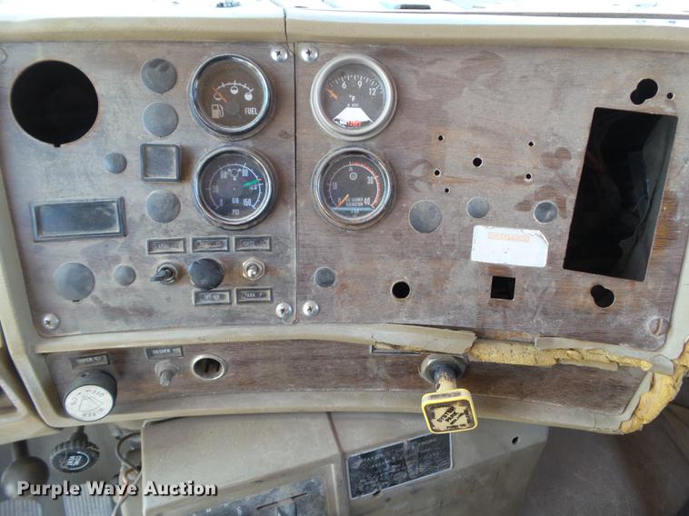 image for item DZ9289 1985 Mack DM600 dump truck