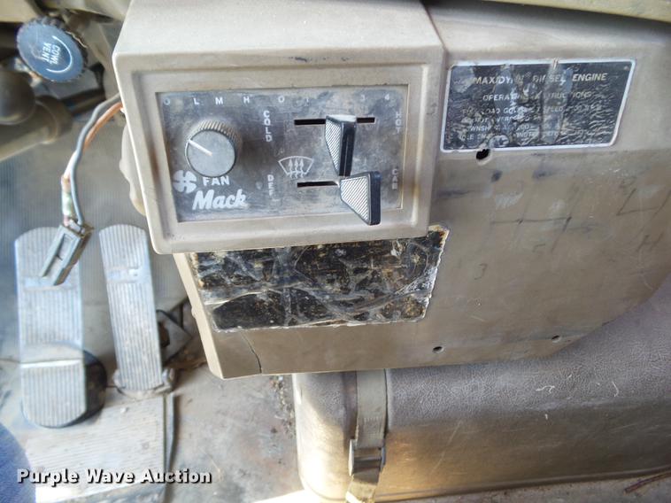 image for item DZ9289 1985 Mack DM600 dump truck