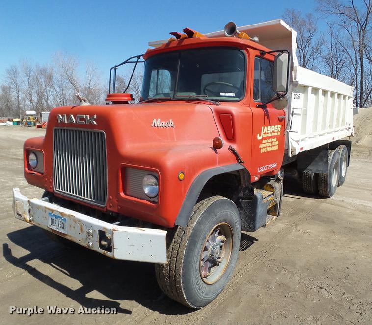 image for item DZ9290 1985 Mack DM600 dump truck