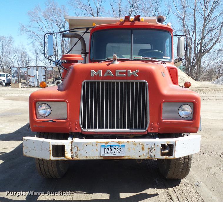 image for item DZ9290 1985 Mack DM600 dump truck