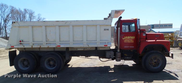 image for item DZ9290 1985 Mack DM600 dump truck