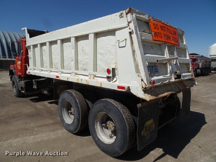 image for item DZ9290 1985 Mack DM600 dump truck