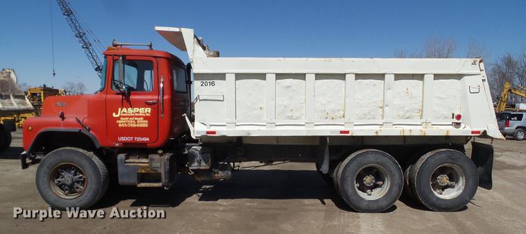 image for item DZ9290 1985 Mack DM600 dump truck
