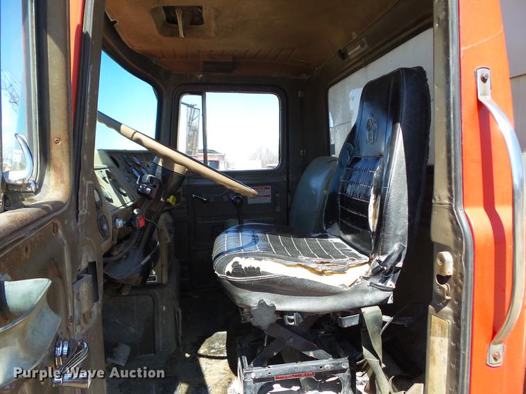 image for item DZ9290 1985 Mack DM600 dump truck