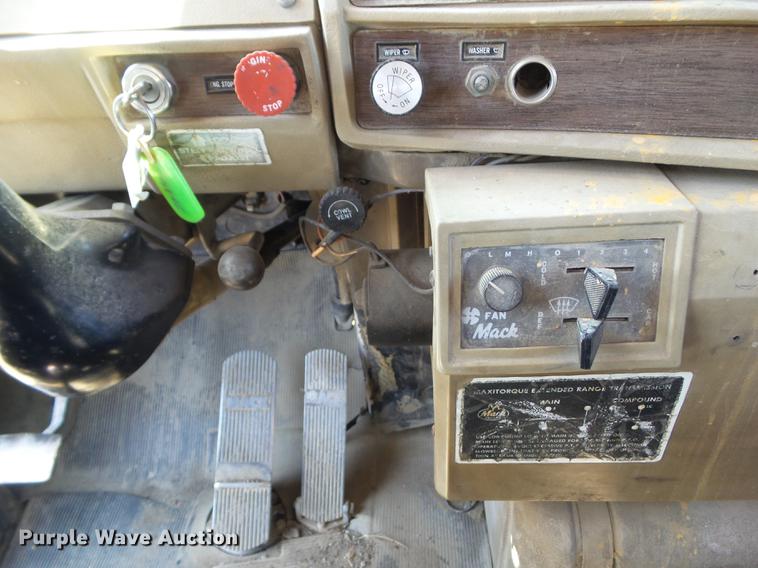 image for item DZ9290 1985 Mack DM600 dump truck