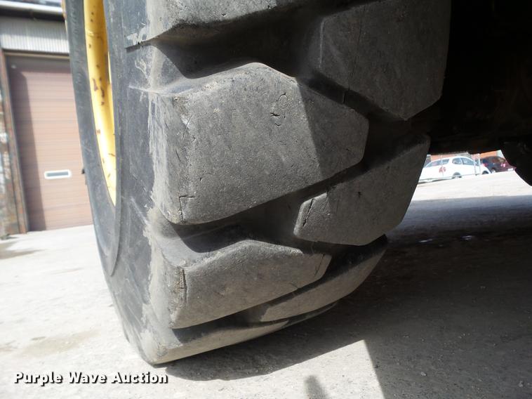 image for item DZ9298 1996 Grove AP410 crane