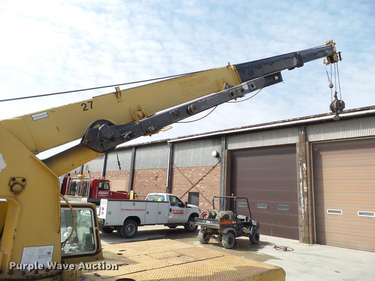 image for item DZ9298 1996 Grove AP410 crane