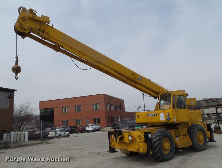 image for item DZ9300 1977 Grove RT620S crane