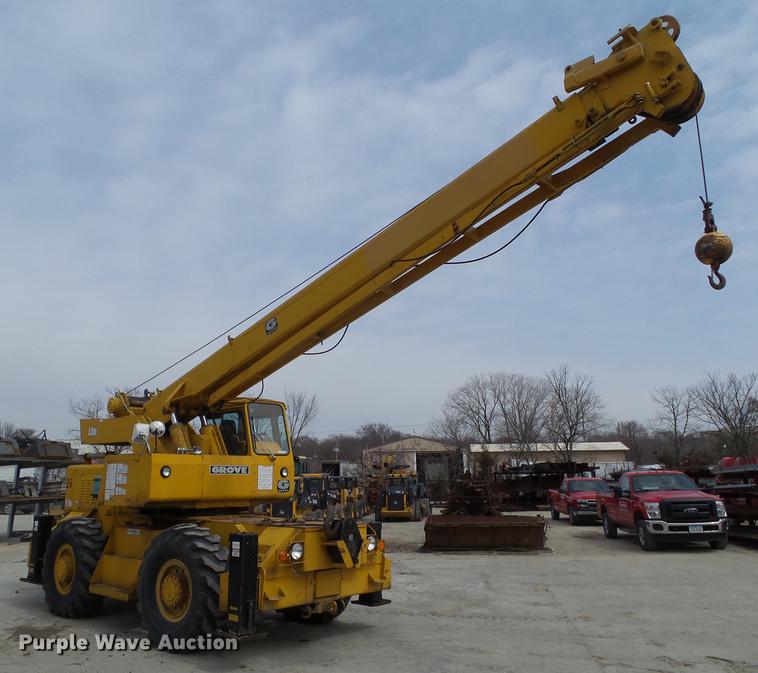 image for item DZ9300 1977 Grove RT620S crane