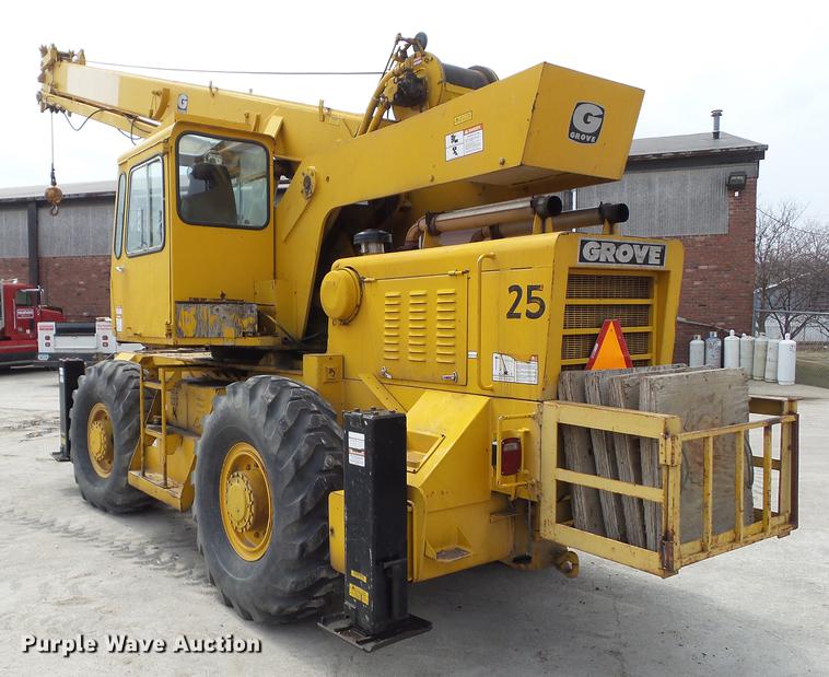 image for item DZ9300 1977 Grove RT620S crane