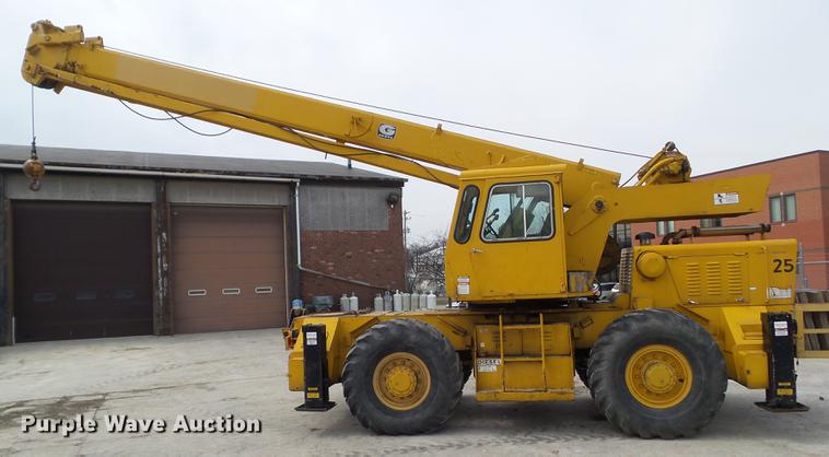 image for item DZ9300 1977 Grove RT620S crane