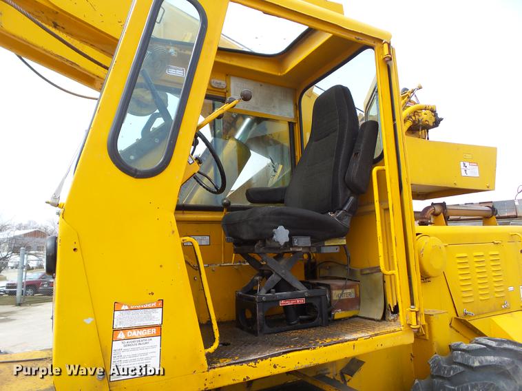 image for item DZ9300 1977 Grove RT620S crane