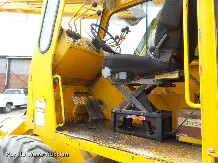 image for item DZ9300 1977 Grove RT620S crane
