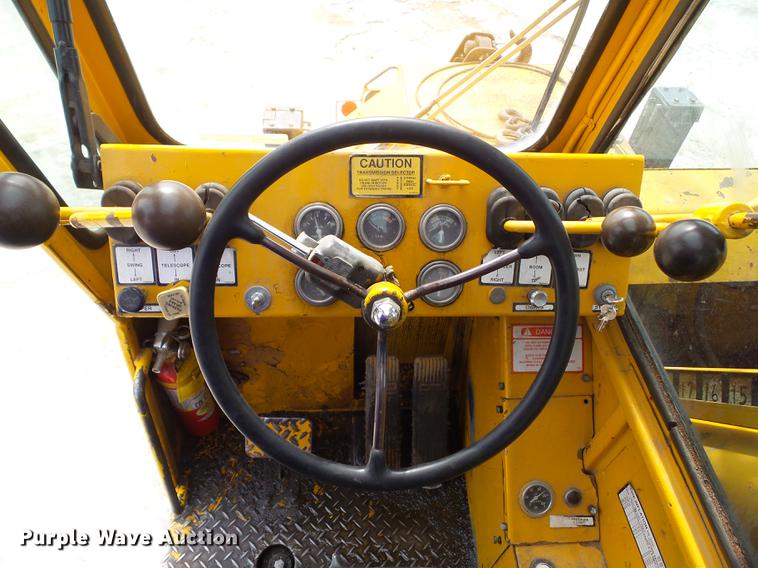 image for item DZ9300 1977 Grove RT620S crane