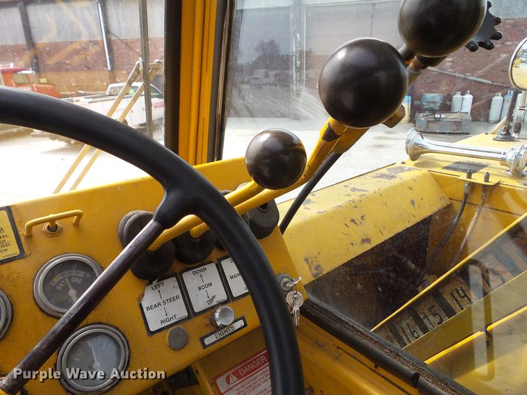 image for item DZ9300 1977 Grove RT620S crane