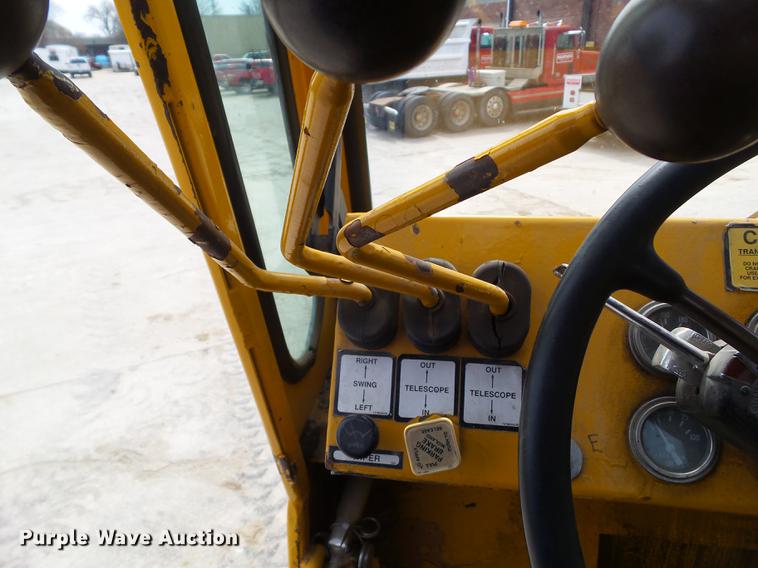 image for item DZ9300 1977 Grove RT620S crane