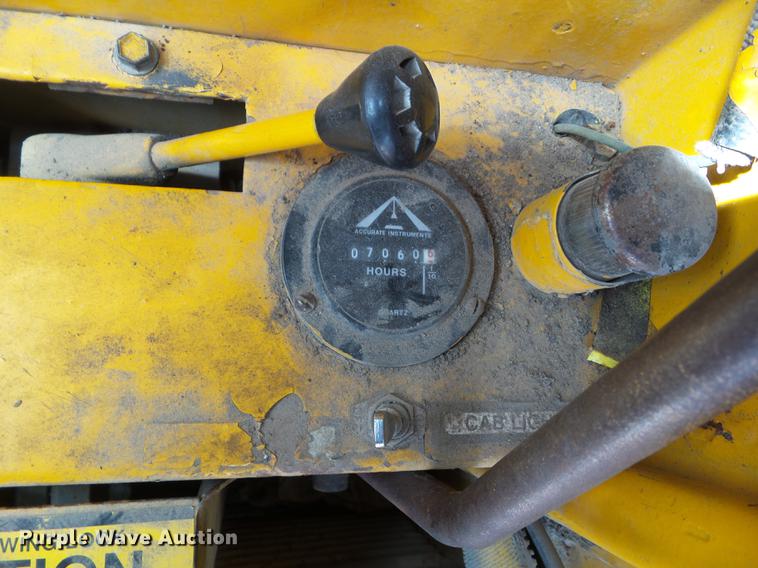 image for item DZ9300 1977 Grove RT620S crane