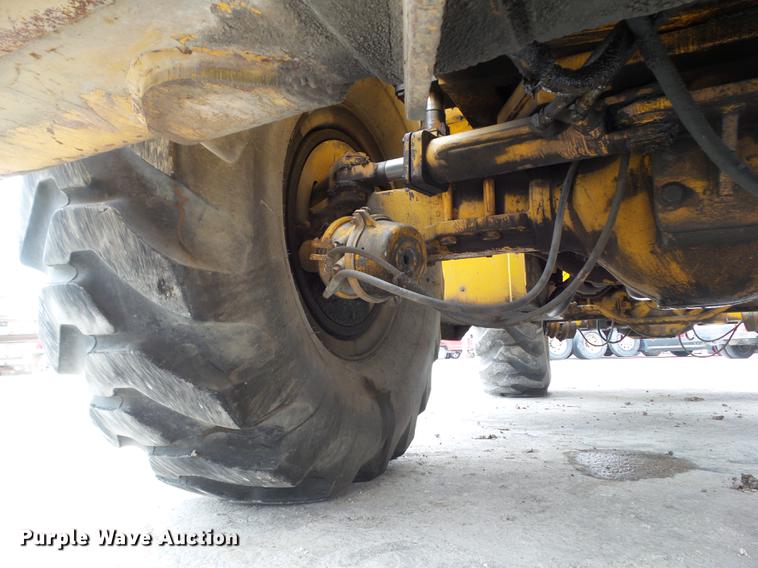 image for item DZ9300 1977 Grove RT620S crane