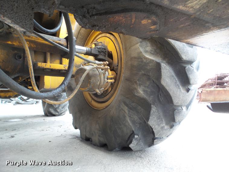 image for item DZ9300 1977 Grove RT620S crane