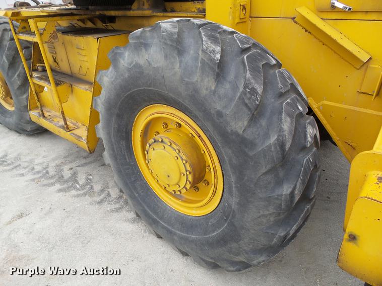 image for item DZ9300 1977 Grove RT620S crane