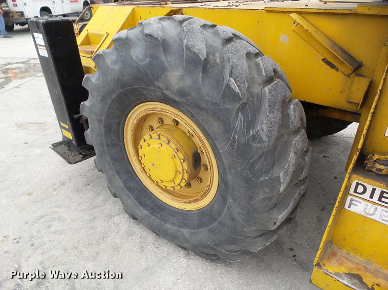 image for item DZ9300 1977 Grove RT620S crane