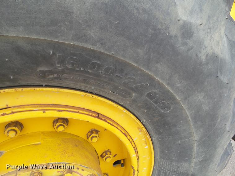 image for item DZ9300 1977 Grove RT620S crane