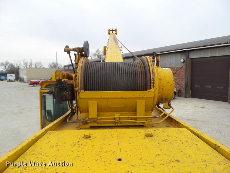 image for item DZ9300 1977 Grove RT620S crane