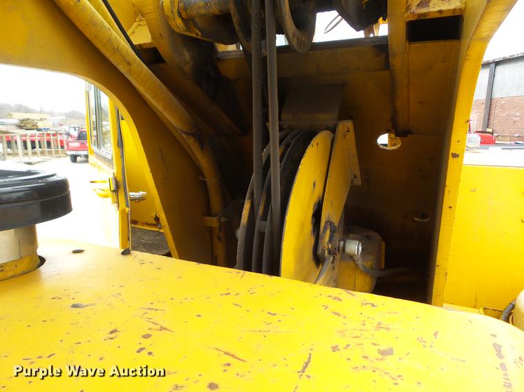 image for item DZ9300 1977 Grove RT620S crane