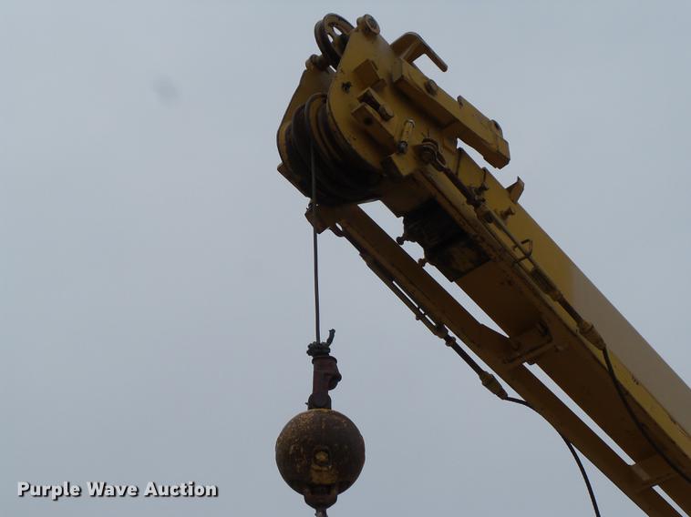 image for item DZ9300 1977 Grove RT620S crane