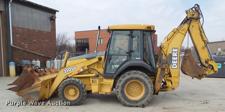 image for item DZ9301 2003 John Deere 310SG backhoe