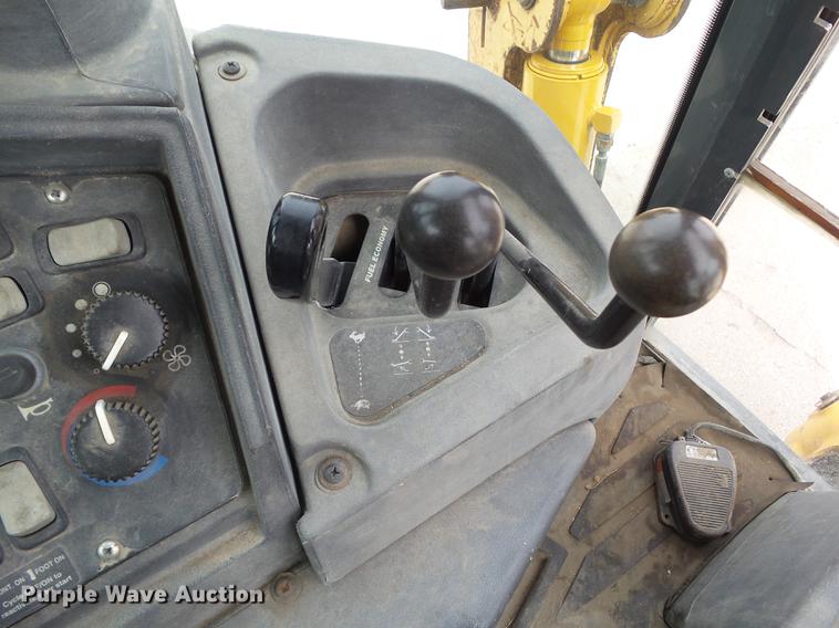 image for item DZ9301 2003 John Deere 310SG backhoe