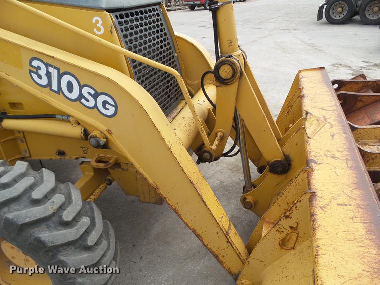 image for item DZ9301 2003 John Deere 310SG backhoe