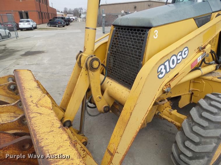 image for item DZ9301 2003 John Deere 310SG backhoe