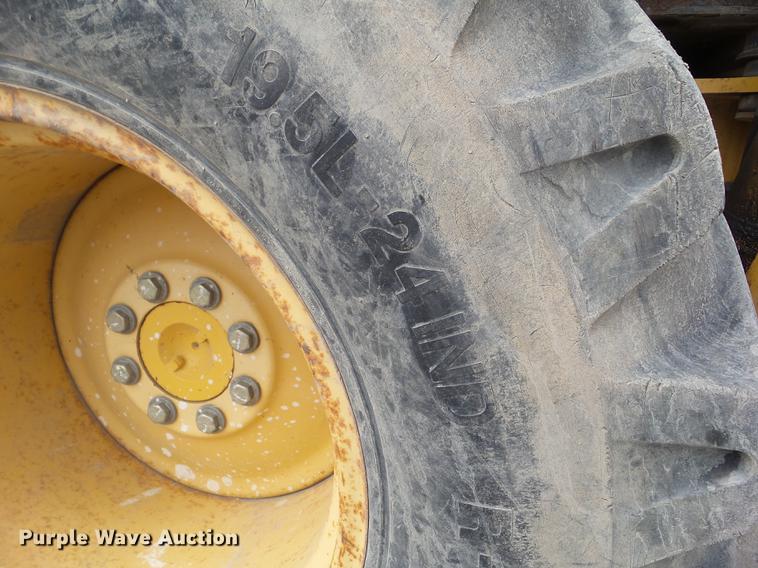 image for item DZ9301 2003 John Deere 310SG backhoe