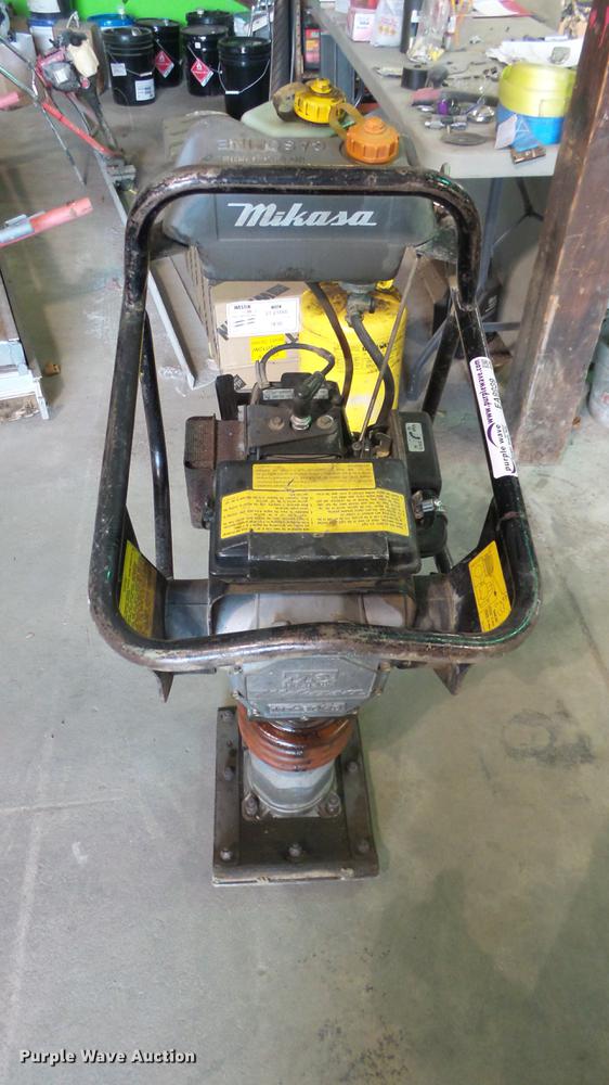image for item EA9989 Mikasa MT-60HS plate compactor