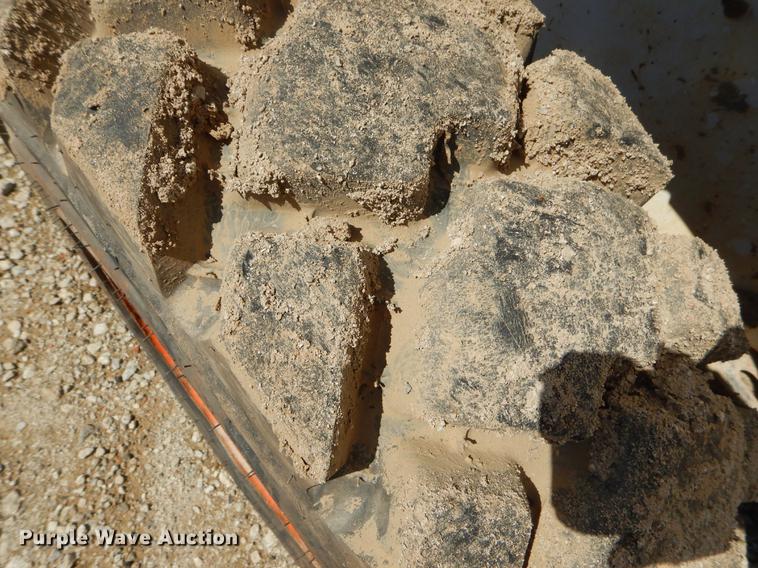 image for item EC9302 2002 Bobcat 763 skid steer