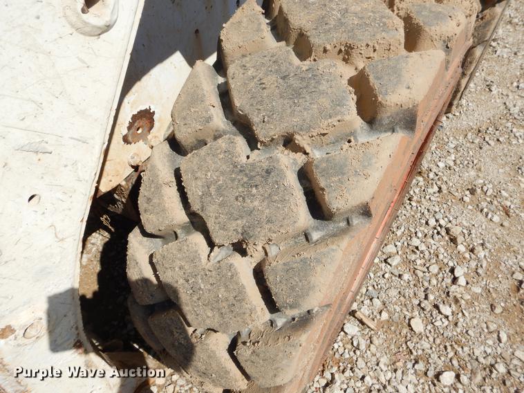 image for item EC9302 2002 Bobcat 763 skid steer